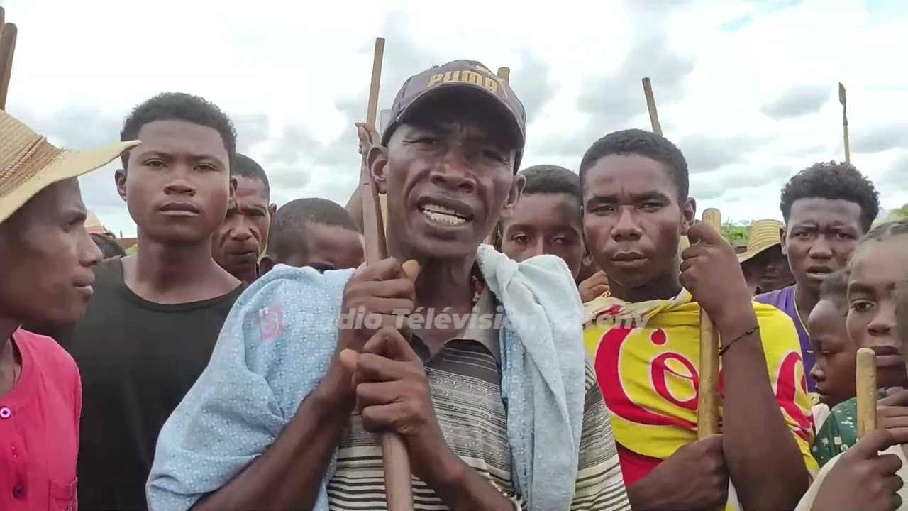 AZA ANKADALAGNA OLO.