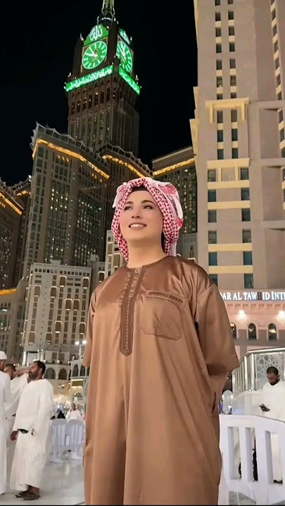 Mahak Malik 😘 During Umraah Hajj