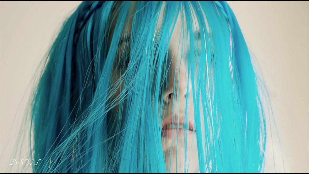 Синие волосы купить. Девушка с синими волосами. Голубые волосы. Волосы цвета морской волны. Голубые волосы Эстетика.