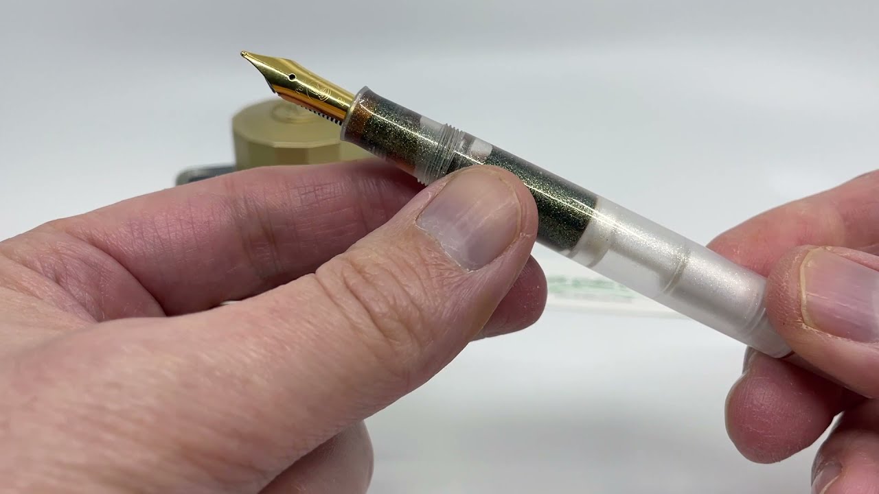 A Look At The Pelikan M200 Golden Beryl Fountain Pen (2021) - YouTube