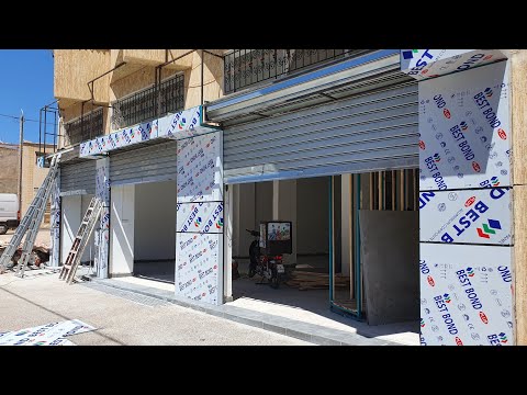 المراحل الأخيرة في تغليف واجهة محل بالاليكوبند