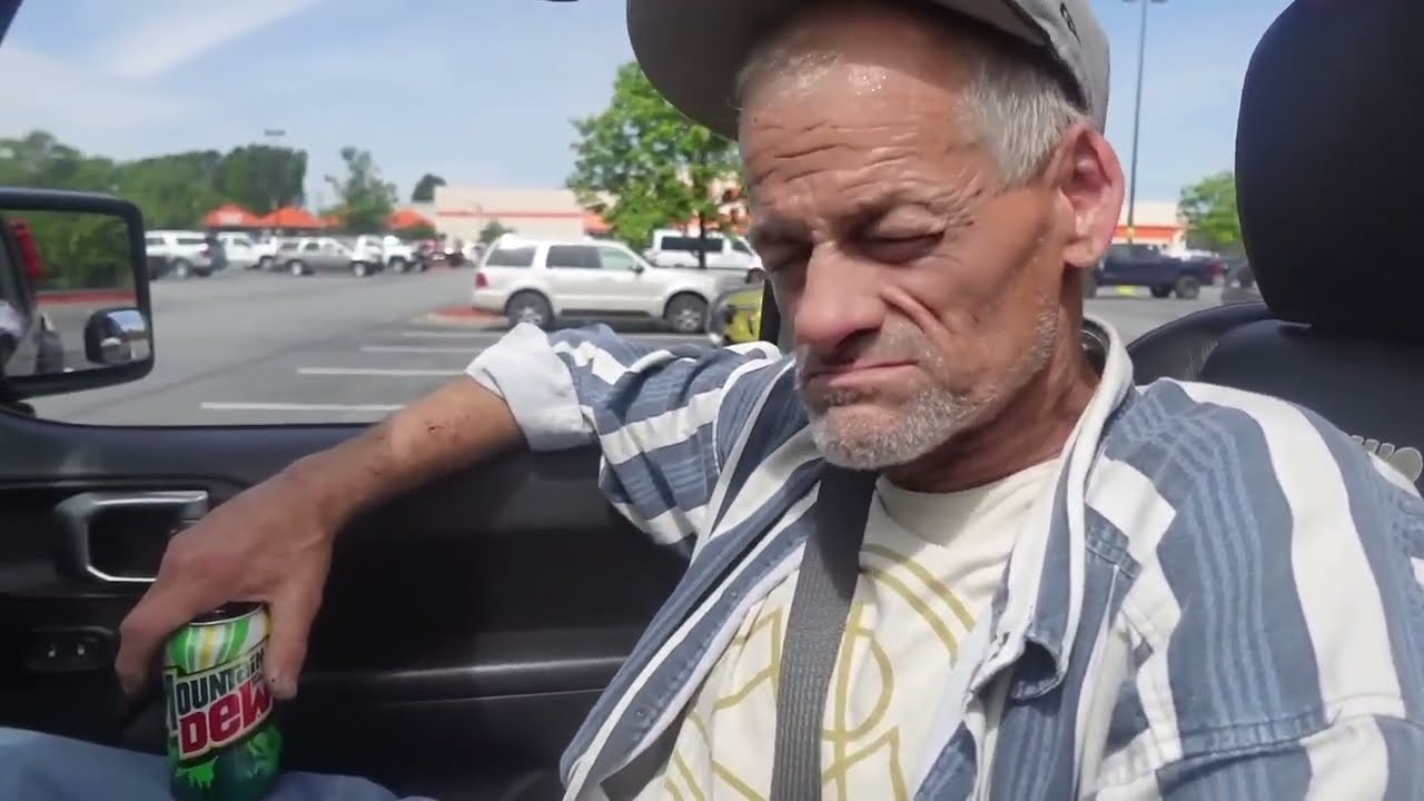 В уличном интервью Голливуд заявил, что заработал больше денег, чем большинство людей могут себе ...