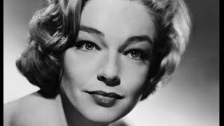 13 SEXY PHOTOS OF SIMONE SIGNORET