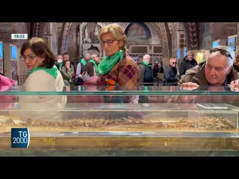 Video Le spoglie di San Francesco tornate nella cripta della Basilica