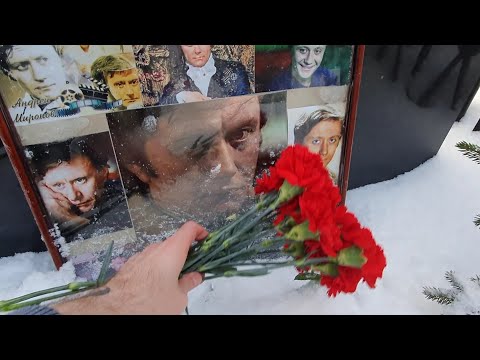 Цветы от нас на могиле Андрея Миронова  / Ваганьковское кладбище 7 марта 2023 🙏  ПОМНИМ