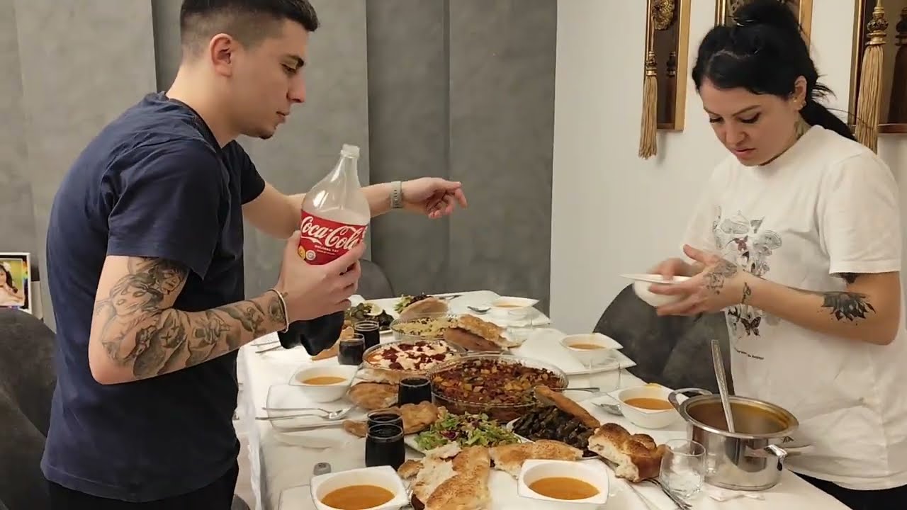 Kalabalık İftar Sofrası: Abimler Geldi