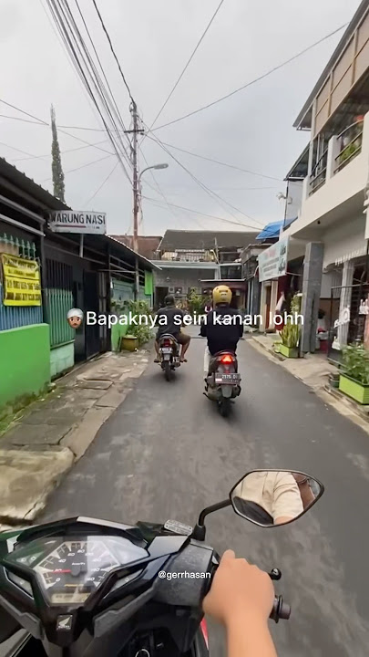 Signal right but turn left #shorts #malang #culinarymalang #malangtourism #gerrhasan