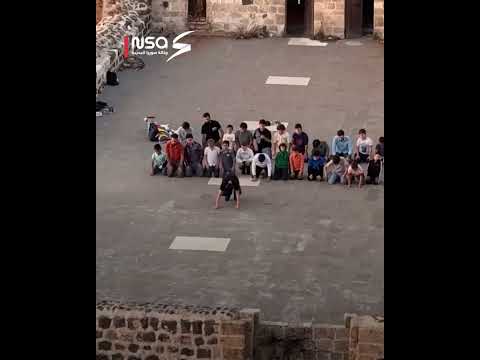 شبان يؤدون الصلاة في قلعة المرقب في ريف طرطوس