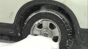 How to get your vehicle out from being stuck in snow