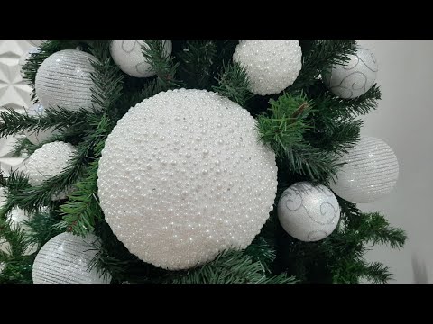 Vídeo: Por Que A árvore De Natal é Decorada Com Bolas