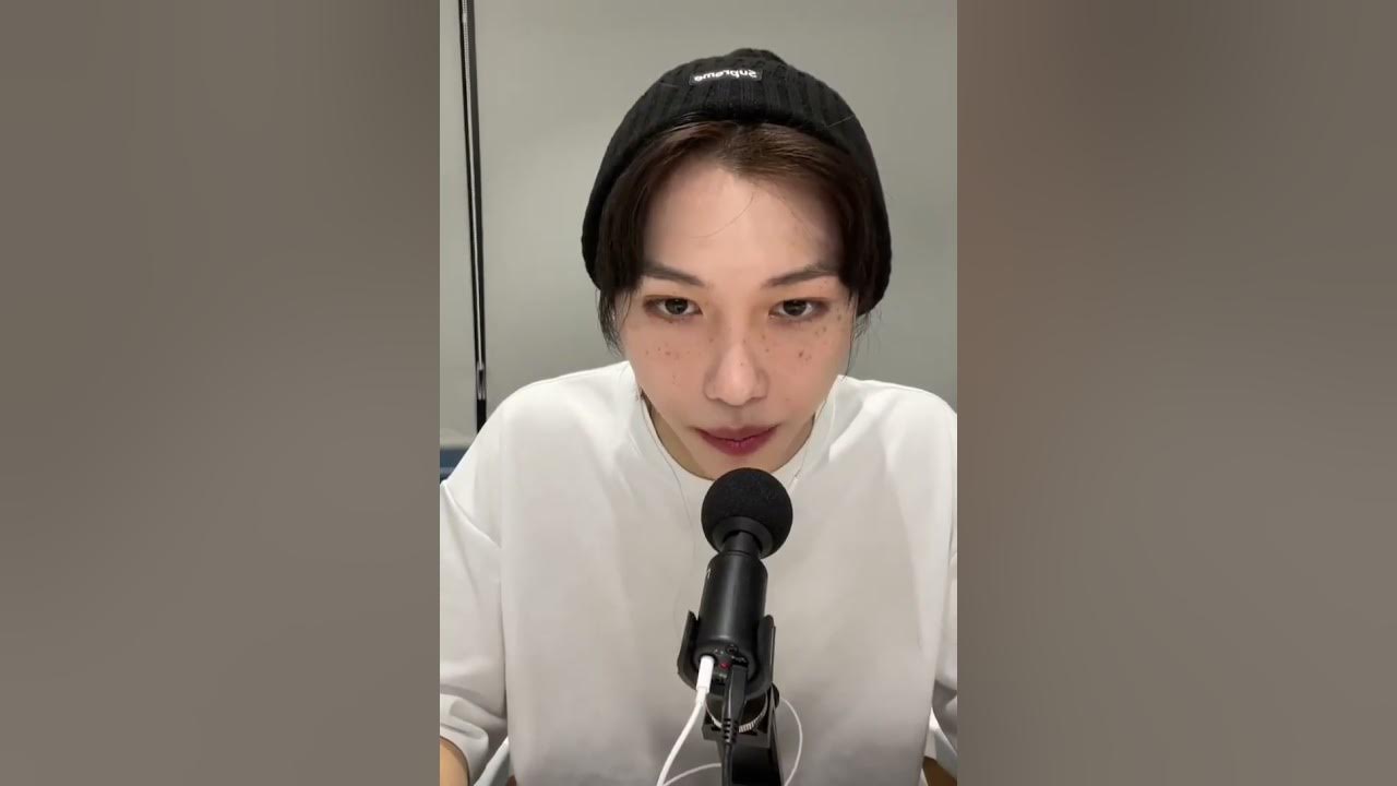 Felix sings 'Maniac' on vlive#Part 1#felix#vlive#skz❤️ Felix sings 'Maniac' on vlive#Part 1#felix#vlive#skz❤️