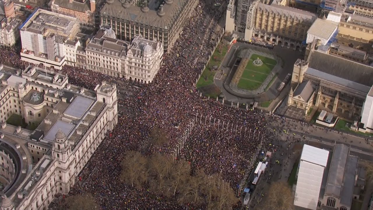 Live: Thousands take part in 'Put It To The People' march demanding a final say on Brexit | ITV News