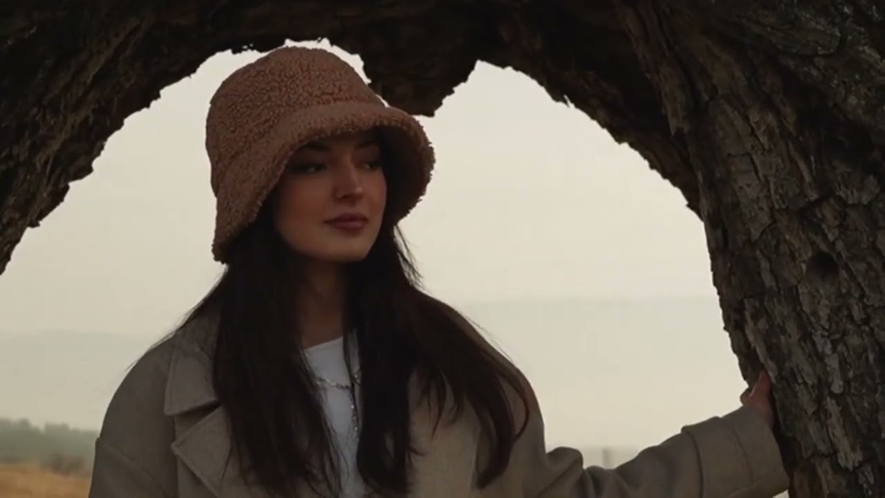 Τραγούδι wreaths  φεύγω τώρα μακριά σου  Συνθέτης Στιχουργός Ενορχήστρωση  Βαγγέλης Στρατηγός