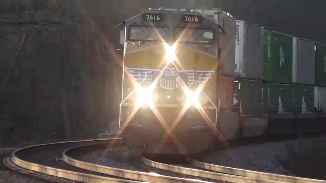 Union Pacific Eastbound Intermodal Train#226(HD) Mableton,Ga.12-10-2013 - YouTube