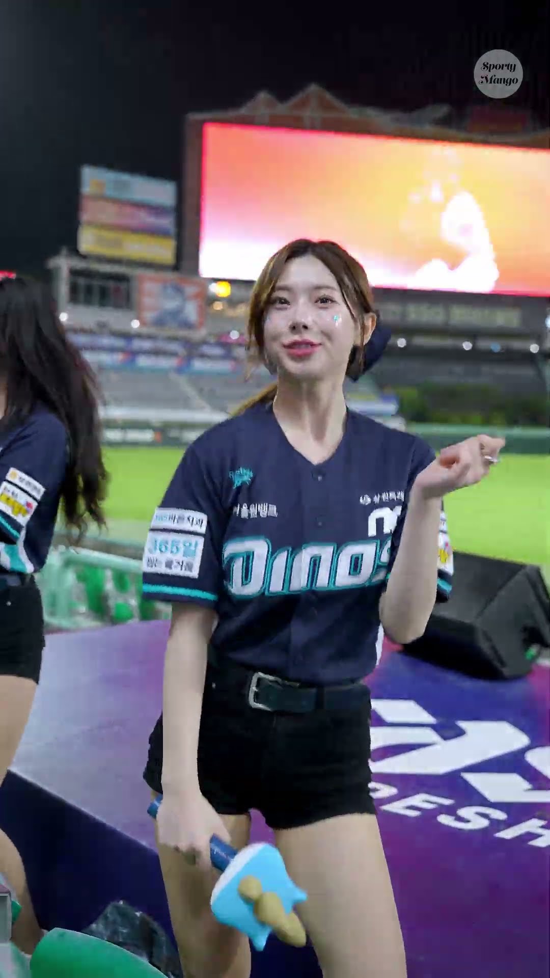 Cheerleader Kim Na-yeon's Catch Catch, Even Prettier Up Close