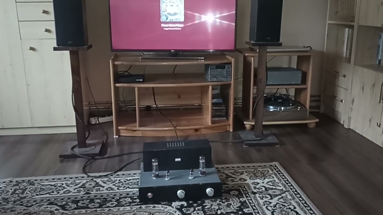 Home made 2x9 Watt EL34 ECC85 DC coupling amplifier testing....