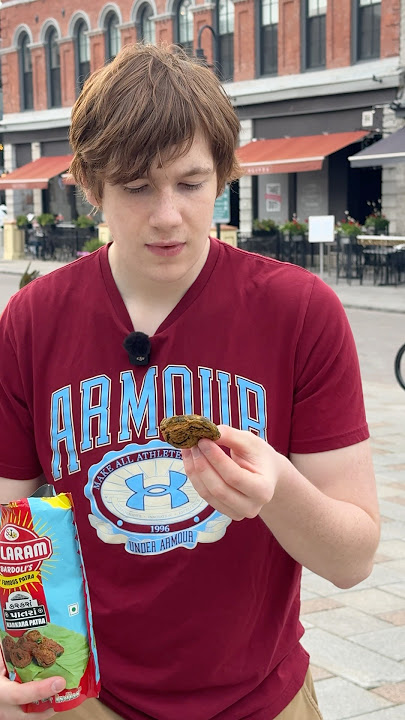 🇨🇦 Canadian tried 🇮🇳 Gujarati Patra for first time ever | Indian Street Food | #veggmomo