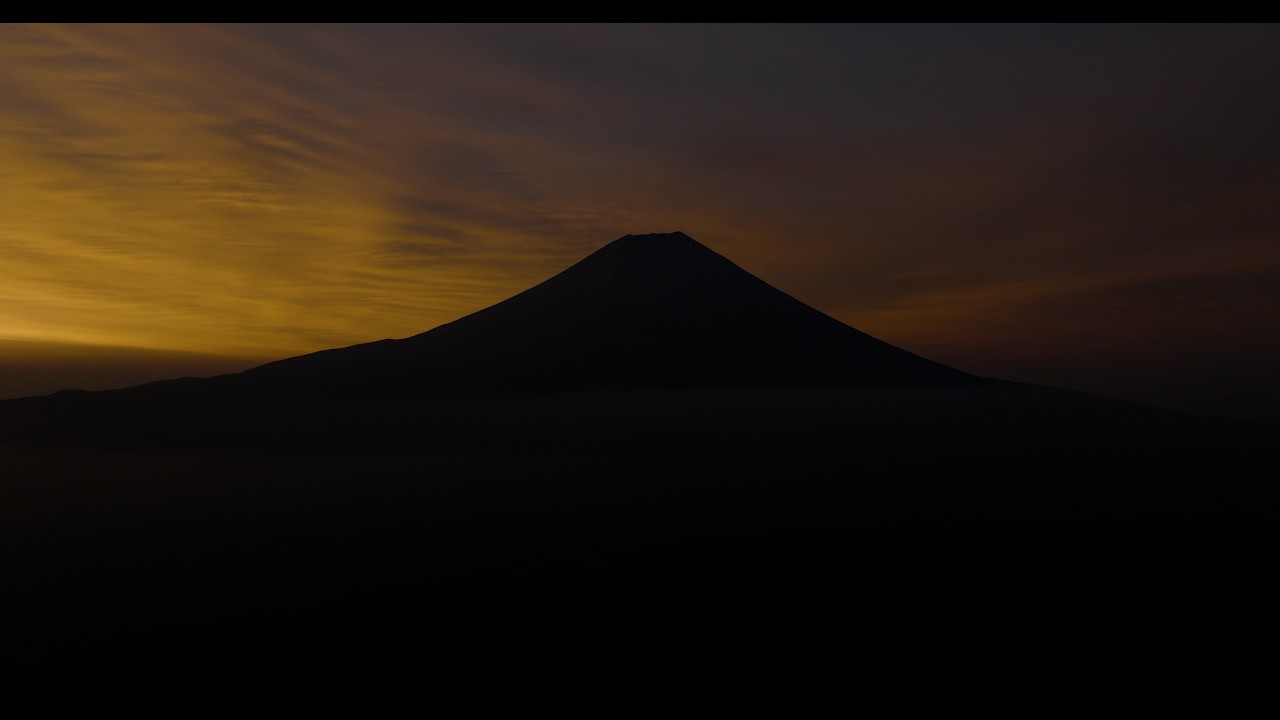幻想的な日の出と富士山  ドローン空撮