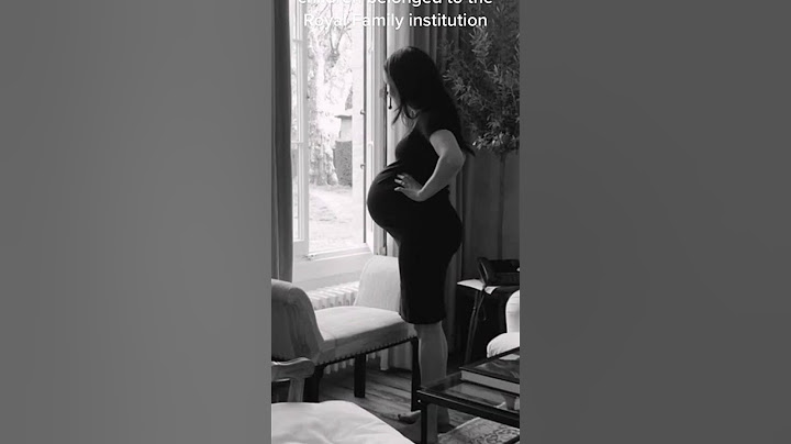 Her belly doesn't look real! That’s a fake baby bump she use a surrogate#shorts #meghanmarkle