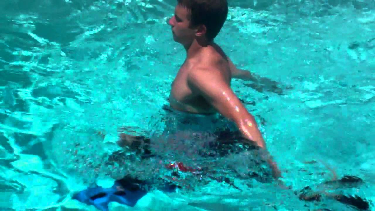 Burdenko Athlete Training - lunge on burdenko board with large cuffs athlete training near me