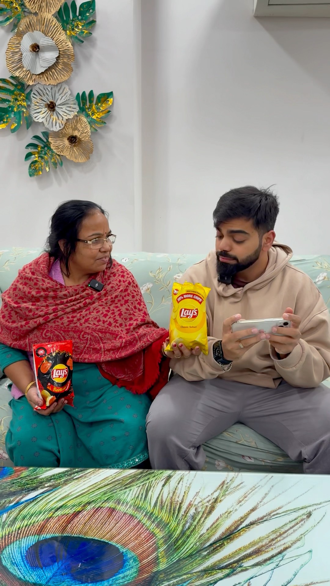 Mummy bai gaurav ko ye konsay chips khila diye #shorts #youtubeshorts #gauravaroravlogs