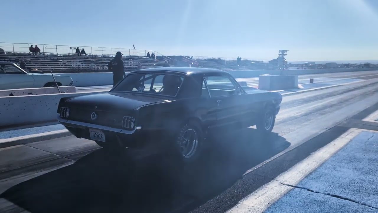1965 Mustang vs 1972 Cougar Drag Race
