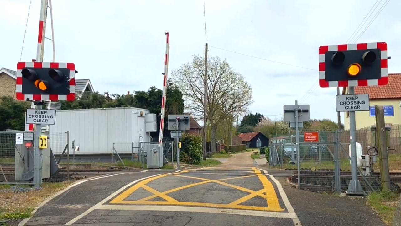 Poplar Farm Level Crossing, Norfolk YouTube