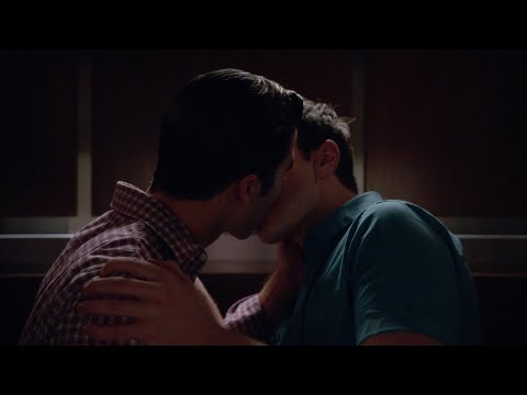 Glee - Klaine elevator kiss (6x05)