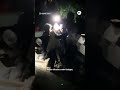 Här räddas en tvåårig pojke ur rasmassorna i Venezuela
