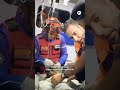 Här räddas en tvåårig pojke ur rasmassorna i Venezuela