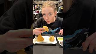 🇨🇦 Canadian Blonde Girl Tries 🇮🇳 Samosa for First Time | Indian Street Food Kingston #veggmomo