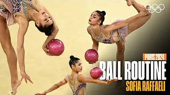 🇮🇹 To Bella ci dormi 🎶: Paris turned into Poetry with a Ball ⚪️ 📖 | Music Monday