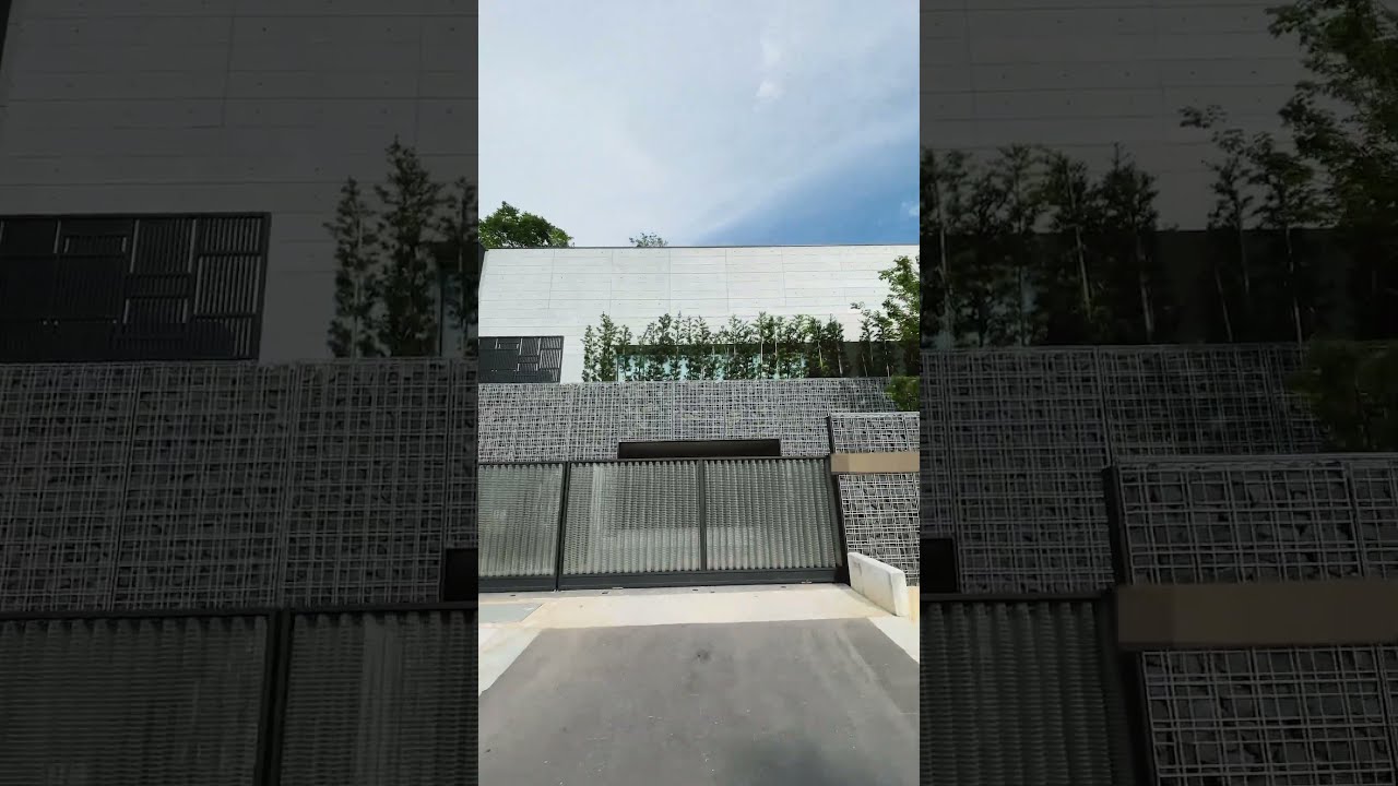 Singapore Version of Beverly Hills, Classic vs Modern.
