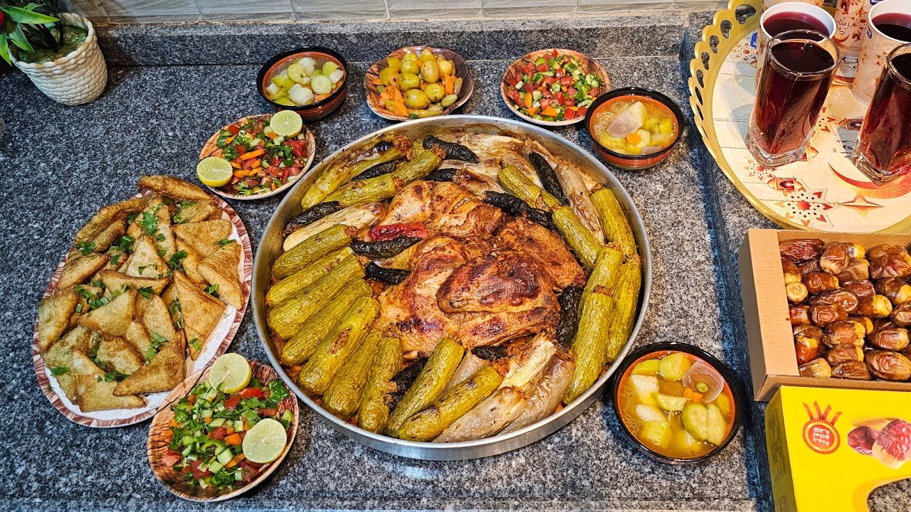 فطار اول يوم رمضان اللهم ادمها نعمه علينا 🤲❤️ عملت اجمل محشي في صينيه واحده مع الفراخ المشويه 😋💗