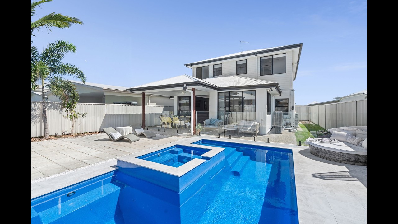 Stephen Claassens presents - 8 Mosman Court, Baringa