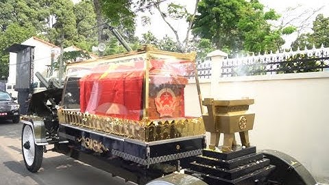 PLO - Người dân ngẹn ngào đến đưa tiễn bác Sáu Khải