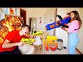 GUERRA CON IL NERF GIGANTE IN CASA!! *ABBIAMO DISTRUTTO TUTTO*