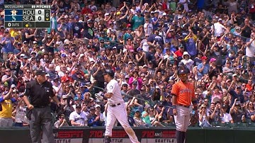 HOU@SEA: Martin hits a leadoff triple in the 6th