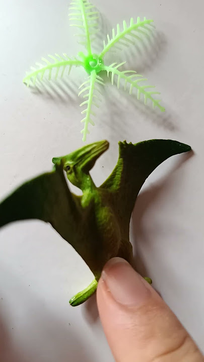 TEKA-TEKI DINOSAURUS APA YANG BISA TERBANG?