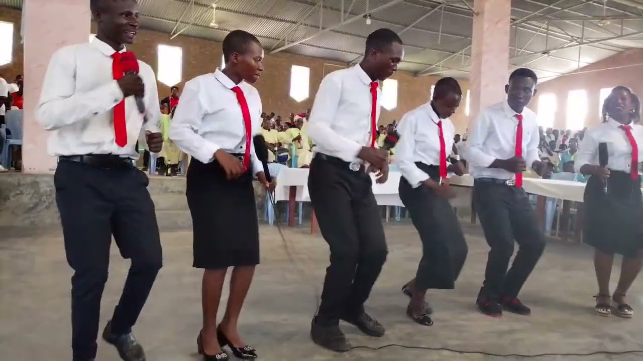 Umusi mukuru wama chorale yararamutse ahimbaza Cécile mwerenda ikaba yari chorale saint famille