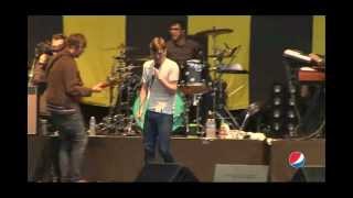 Kaiser Chiefs - Living underground (live at Pepsi Music 2013)