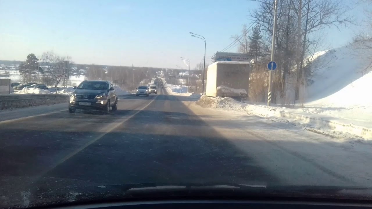 Пердит в машине