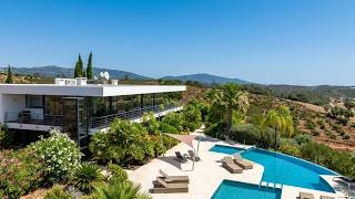 Living the Algarve Dream: Infinity Pool, Mountain Views & Total Privacy