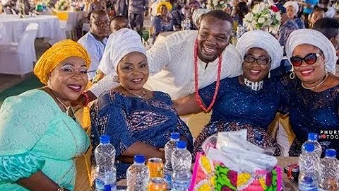 Yetunde Wunmi Arrives In Style As Bisola Oke Sings At Yomi Fabiyi's Mum's Burial As People Dance
