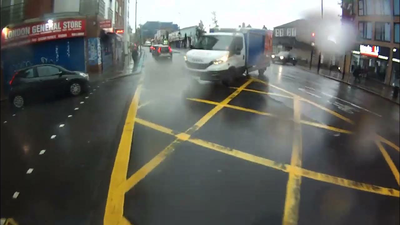 Only cyclists go through red lights... 20221117 YouTube