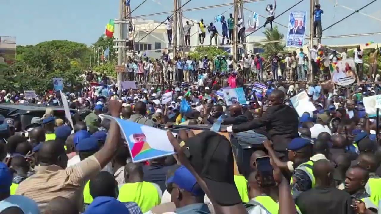 Forte mobilisation des militants et sympathisants lors du retour de Macky Sall au Sénégal