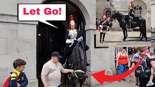 IDIOT TOURIST GRABS THE BRIDLE - HEADPIECE ANNOYS THE HORSE… GUARD REACTS AND TELLS HIM OFF!
