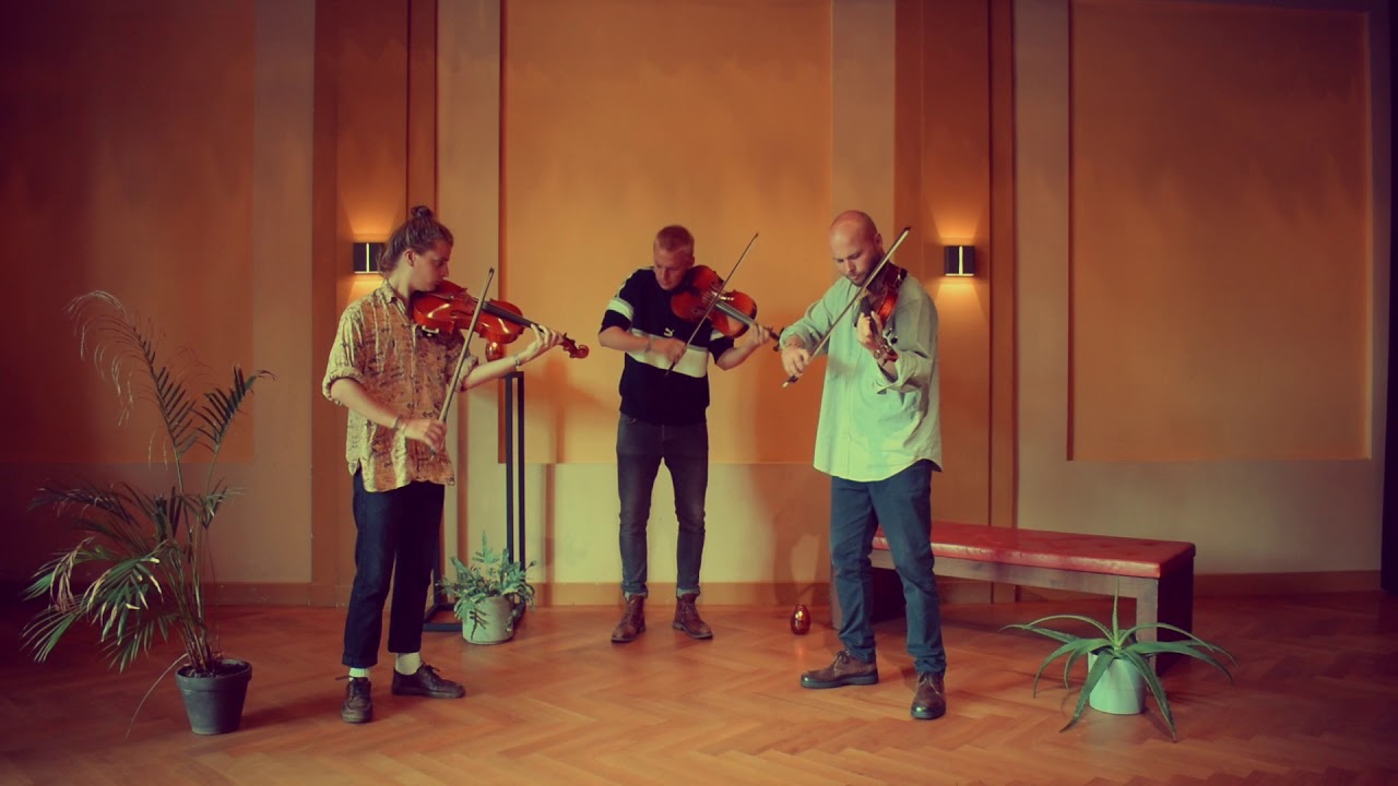 Guarda 3VIOLAS - Clockworks su YouTube Guarda 3VIOLAS - Clockworks su YouTube