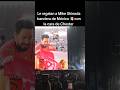 Le regalan a Mike Shinoda la bandera de México cn la cara de Chester #linkinpark #chesterbennington