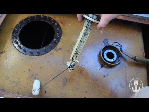 Brandstofmeter met vlotter repareren in een boot